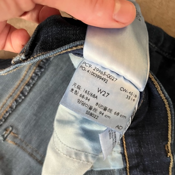 LEVI'S Denim Mid Lenth Cuffed Women's Shorts - Size 27 Deep Indigo Wash - Picture 5 of 7